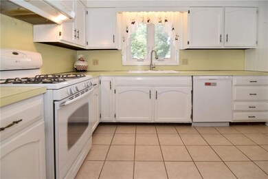 67 Wine St, Cranston, RI 02920 - photo 4