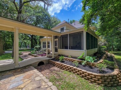 Screened in back porch.