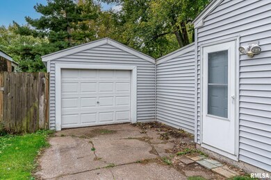 2411 Dugan Ct, Davenport, IA 52804 - photo 2