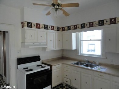 Kitchen - Kitchen alt view
