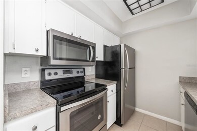Fully equipped KITCHEN with NEW APPLIANCES, plenty