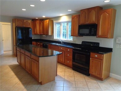 Spacious kitchen with Granite...