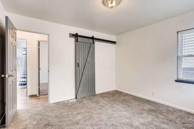 638 Georgian Dr, Columbus, OH 43228 - photo 3