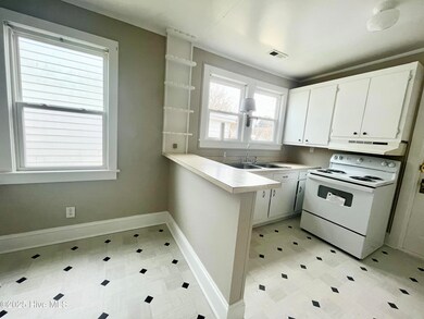 803 W Elizabeth St, Elizabeth City, NC 27909 - photo 4