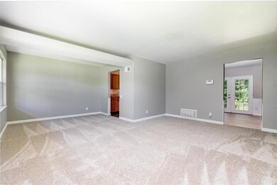10721 Hallwood Dr, Saint Louis, MO 63136 - photo 3