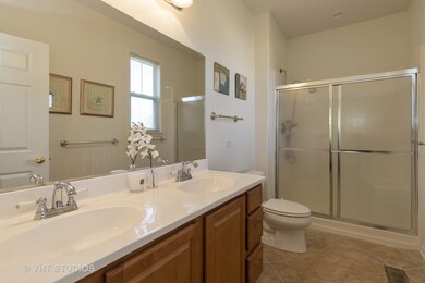 325 W Eagle Ct, Waukegan, IL 60087 - photo 5