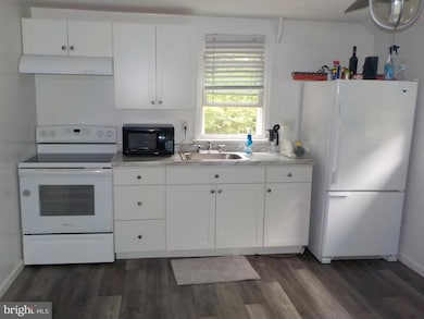 16 Oak St unit R, Salem, NJ 08079 - photo 2