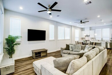 2804 Grand Fountains Dr unit C, Houston, TX 77054 - photo 2