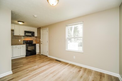 005-photo-dining-room-11041770