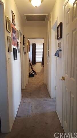 Hallway (view from bed 1 to bed 2)