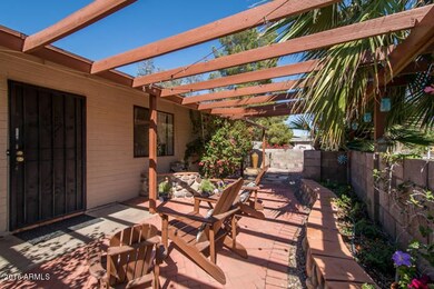 824_w_13th_st_MLS_HID1099123_ROOMfrontar