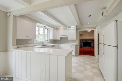 8100 Horseshoe Ln, Potomac, MD 20854 - photo 7