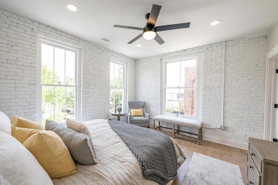 3- 70 Carolina St (301)