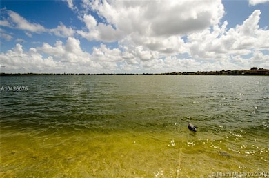 Panoramic Mile Wide Lake View!