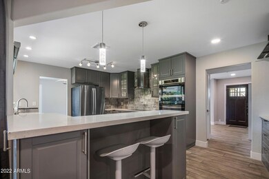 1819 E Cornell Dr19