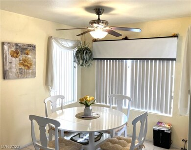 Spacious and light nook with ceiling fan & light k