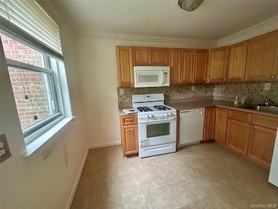 75-22 255th St unit 2, Glen Oaks, NY 11004 - photo 5