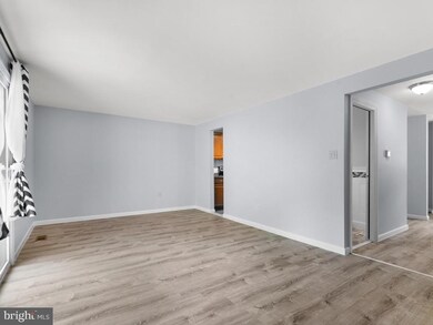 19313 Running Cedar Ct, Germantown, MD 20876 - photo 5