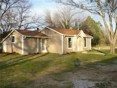 313 N Roe St, Fort Worth, TX 76108 - photo 2