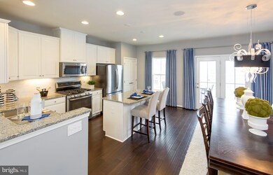 8210 Secluded Cove Ln, Baltimore, MD 21222 - photo 4