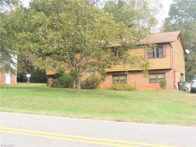 142 Kingswood Rd, Statesville, NC 28625 - photo 2