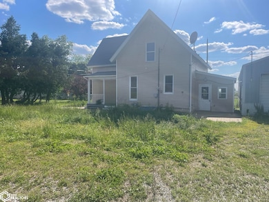 2902 Water St, Columbus City, IA 52737 - photo 2