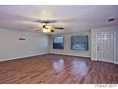 112 W Hogan Dr, Copperas Cove, TX 76522 - photo 4