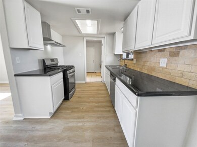 1322 Cherry Spring Dr, Houston, TX 77038 - photo 6