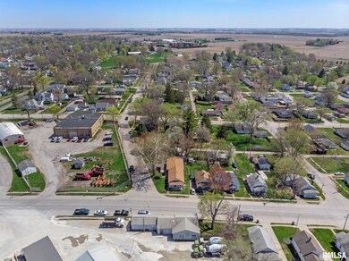 604 S Kickapoo St, Lincoln, IL 62656 - photo 4