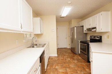 7909PleasantOakKitchen