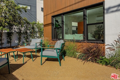 2046 S Burnside Ave, Los Angeles, CA 90016 - photo 6