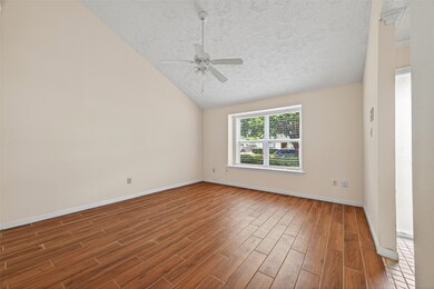 10913 Bexley Dr unit 913, Houston, TX 77099 - photo 6