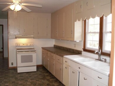 NICE SIZE KITCHEN