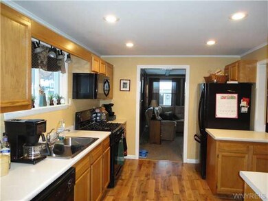 Kitchen Plenty of counter space and storage in thi