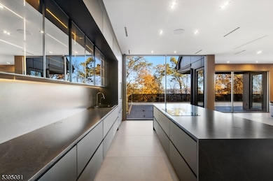 8 Flintlock Ct, Totowa, NJ 07512 - photo 6