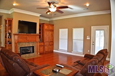 Wood laminant flooring with built-ins and ventless