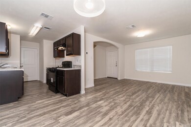 667 Fallow Ln, Alvin, TX 77511 - photo 3