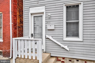 447 Juniper St, York, PA 17401 - photo 2