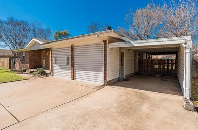 217 Anderson Dr, Hurst, TX 76053 - photo 3