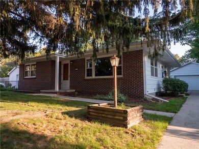 1110 Seneca Ave, Des Moines, IA 50313 - photo 2