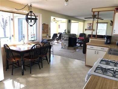 Open floor plan with kitchen & dining area
