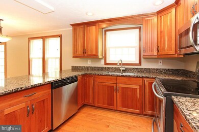 15017 Woodglen Ct, Dumfries, VA 22025 - photo 5