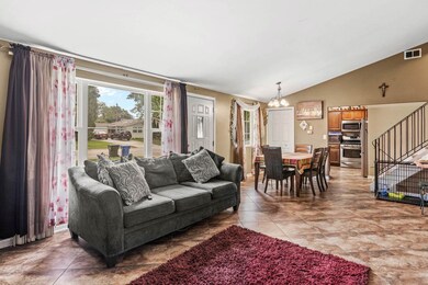 459 Tulsa Ave, Carpentersville, IL 60110 - photo 2