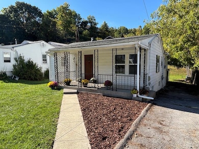 4107 Brierwood Ln, Bluefield, WV 24701 - photo 3