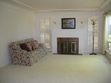 living room w fireplace