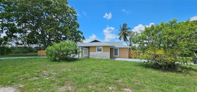 2425 Mohawk Ave, Fort Pierce, FL 34946 - photo 2