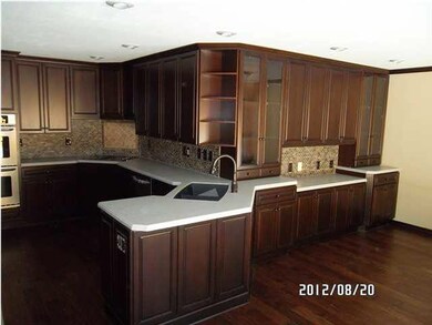 Kitchen, lots of cabinets!