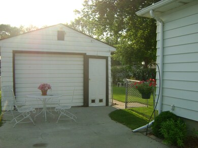 1010 S 11th St, Grand Forks, ND 58201 - photo 2