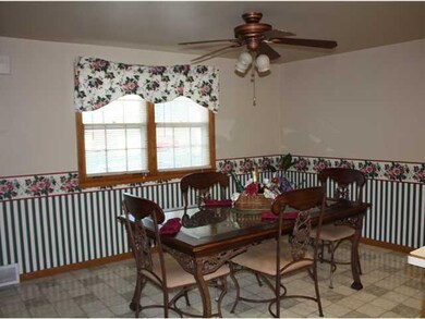 Kitchen Fabulous kitchen with Huge dining area!