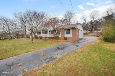 622 Lazy Ln, Kingsport, TN 37663 - photo 4